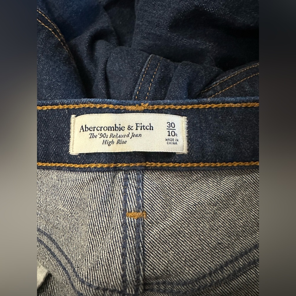 Abercrombie and fitch High Rise 90s Relaxed Jean dark wash size 10R like new - Picture 2 of 8